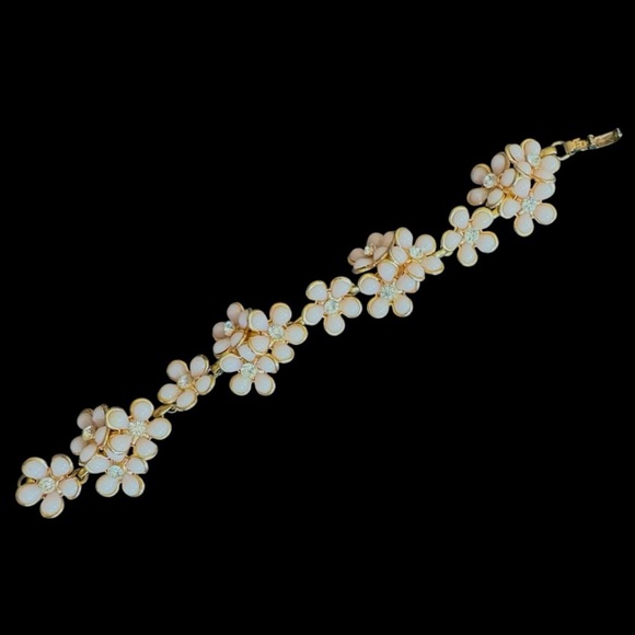 Vintage Jewelry - Vintage Daisy Cluster Rhinestone Center Bracelet Light Pink